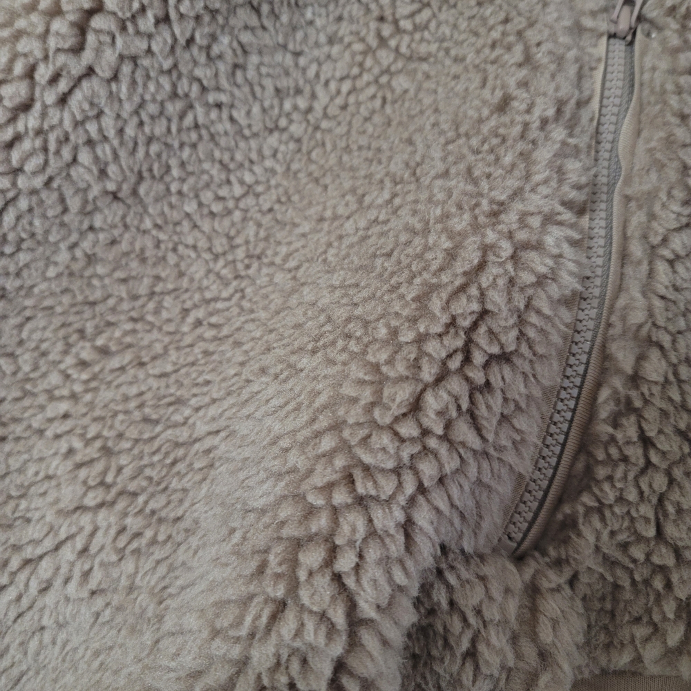 ALO Yoga Foxy Sherpa Bomber Jacket NWT in Chai Latre - Picture 7 of 8